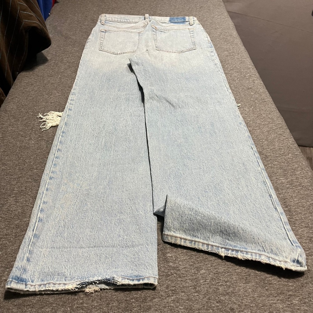 Abercrombie & Fitch The 90s Relaxed Jean High Rise Distressed Light Wash 30 10R